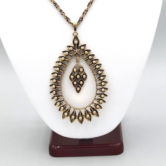 Sarah Coventry Aloha Necklace Pineapple Pendant Antiqued Gold Tone 22 inches - Picture 2 of 10